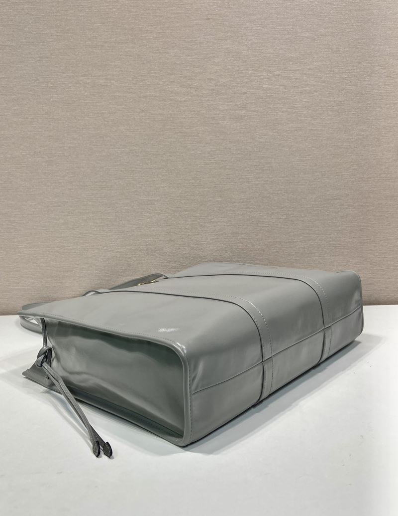 Pra*a tote bags